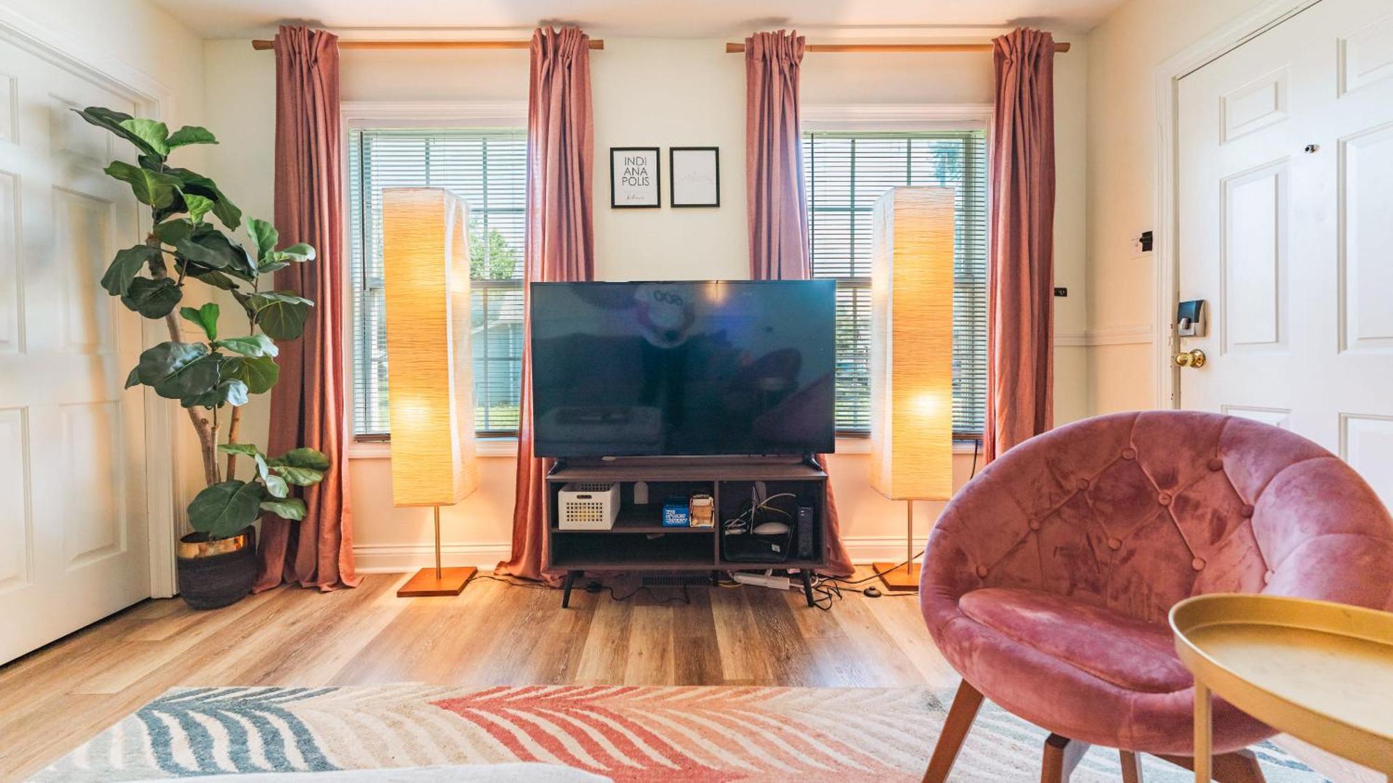 5 Mins To Speedway! Walk To Zoo, Wr Park, Iupui! Villa Indianapolis Exterior photo